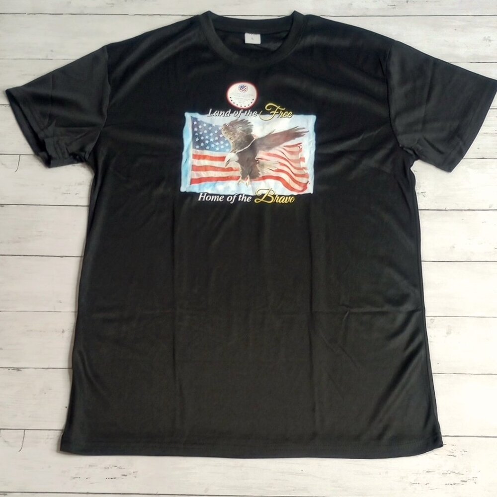 Men's Patriotic T Shirt Size L Land of the Free Bald Eagle Flag Lightweight